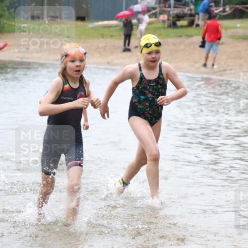 21.06.2025 - 27. Vierlanden-Triathlon Lena Gebhardt http://msf.ph/oto/8046573 15.06.2025 15:01:36 Schwimmen  meine-sportfotos.de