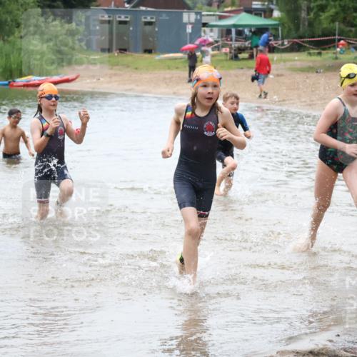 21.06.2025 - 27. Vierlanden-Triathlon Lena Gebhardt http://msf.ph/oto/8046588 15.06.2025 15:01:37 Schwimmen  meine-sportfotos.de