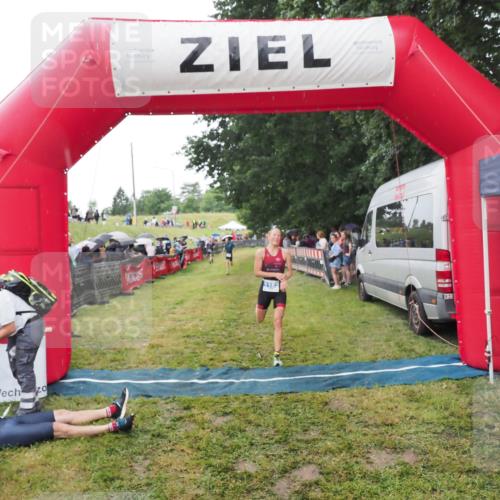 21.06.2025 - 27. Vierlanden-Triathlon MichiJ http://msf.ph/oto/8046589 15.06.2026 14:04:56 Ziel 1139, 1182 meine-sportfotos.de