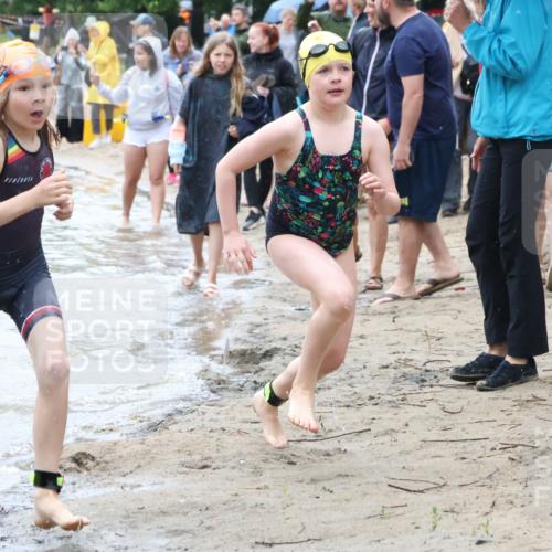 21.06.2025 - 27. Vierlanden-Triathlon Lena Gebhardt http://msf.ph/oto/8046596 15.06.2025 15:01:38 Schwimmen  meine-sportfotos.de