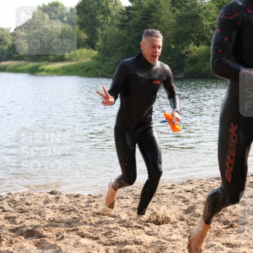 15.06.2025 - 27. Vierlanden-Triathlon Lena Gebhardt http://msf.ph/oto/8046598 15.06.2025 08:43:19 Schwimmen 11, 102, 139, 148 meine-sportfotos.de