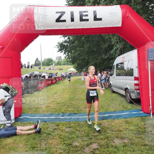 21.06.2025 - 27. Vierlanden-Triathlon MichiJ http://msf.ph/oto/8046599 15.06.2026 14:04:57 Ziel 1139, 1182 meine-sportfotos.de