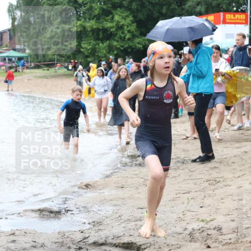 21.06.2025 - 27. Vierlanden-Triathlon Lena Gebhardt http://msf.ph/oto/8046608 15.06.2025 15:01:39 Schwimmen  meine-sportfotos.de
