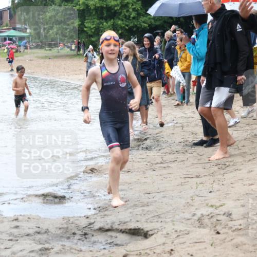 21.06.2025 - 27. Vierlanden-Triathlon Lena Gebhardt http://msf.ph/oto/8046627 15.06.2025 15:01:41 Schwimmen  meine-sportfotos.de