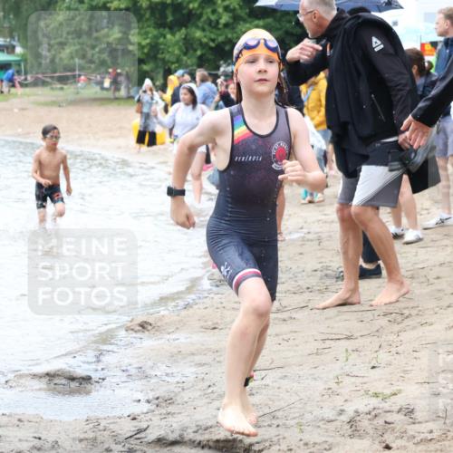 21.06.2025 - 27. Vierlanden-Triathlon Lena Gebhardt http://msf.ph/oto/8046640 15.06.2025 15:01:42 Schwimmen  meine-sportfotos.de