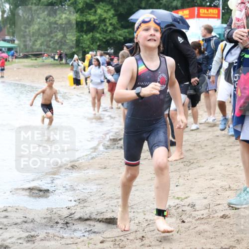 21.06.2025 - 27. Vierlanden-Triathlon Lena Gebhardt http://msf.ph/oto/8046643 15.06.2025 15:01:42 Schwimmen  meine-sportfotos.de