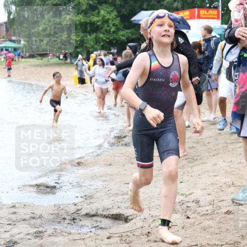 21.06.2025 - 27. Vierlanden-Triathlon Lena Gebhardt http://msf.ph/oto/8046647 15.06.2025 15:01:42 Schwimmen  meine-sportfotos.de