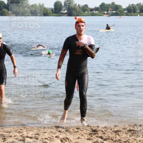 15.06.2025 - 27. Vierlanden-Triathlon Lena Gebhardt http://msf.ph/oto/8046653 15.06.2025 08:43:30 Schwimmen 32, 65, 74, 148 meine-sportfotos.de