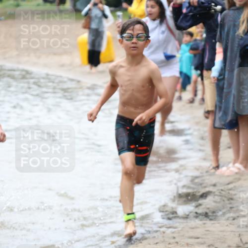 21.06.2025 - 27. Vierlanden-Triathlon Lena Gebhardt http://msf.ph/oto/8046659 15.06.2025 15:01:43 Schwimmen  meine-sportfotos.de