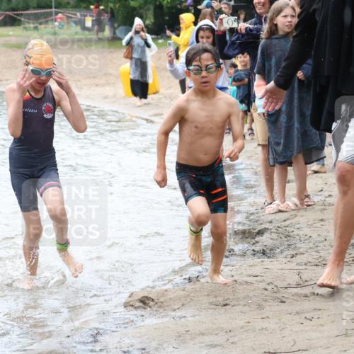 21.06.2025 - 27. Vierlanden-Triathlon Lena Gebhardt http://msf.ph/oto/8046666 15.06.2025 15:01:44 Schwimmen  meine-sportfotos.de