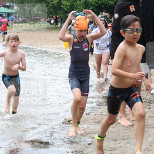 21.06.2025 - 27. Vierlanden-Triathlon Lena Gebhardt http://msf.ph/oto/8046684 15.06.2025 15:01:45 Schwimmen  meine-sportfotos.de