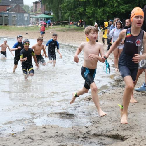 21.06.2025 - 27. Vierlanden-Triathlon Lena Gebhardt http://msf.ph/oto/8046700 15.06.2025 15:01:46 Schwimmen  meine-sportfotos.de