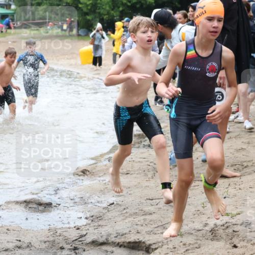 21.06.2025 - 27. Vierlanden-Triathlon Lena Gebhardt http://msf.ph/oto/8046703 15.06.2025 15:01:46 Schwimmen  meine-sportfotos.de