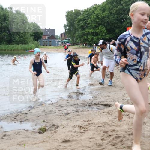 21.06.2025 - 27. Vierlanden-Triathlon Lena Gebhardt http://msf.ph/oto/8046721 15.06.2025 15:01:47 Schwimmen  meine-sportfotos.de