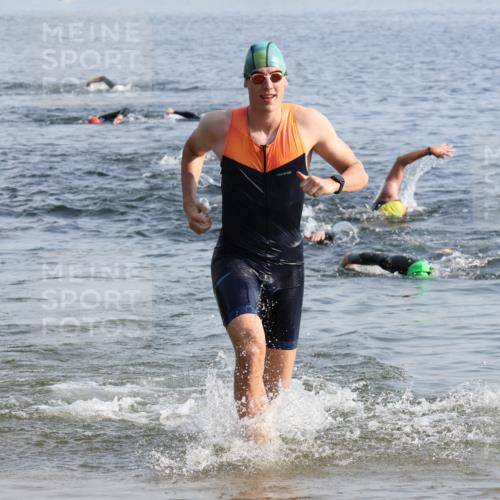 15.06.2025 - 27. Vierlanden-Triathlon Lena Gebhardt http://msf.ph/oto/8046723 15.06.2025 08:43:38 Schwimmen 32, 65, 74 meine-sportfotos.de