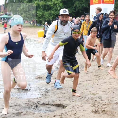 21.06.2025 - 27. Vierlanden-Triathlon Lena Gebhardt http://msf.ph/oto/8046736 15.06.2025 15:01:48 Schwimmen  meine-sportfotos.de