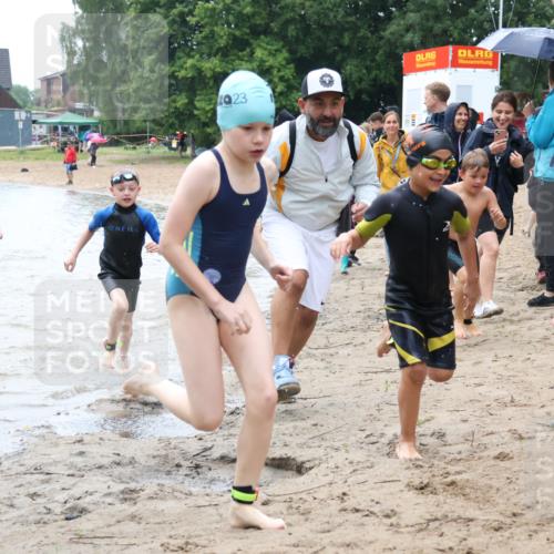 21.06.2025 - 27. Vierlanden-Triathlon Lena Gebhardt http://msf.ph/oto/8046740 15.06.2025 15:01:48 Schwimmen  meine-sportfotos.de