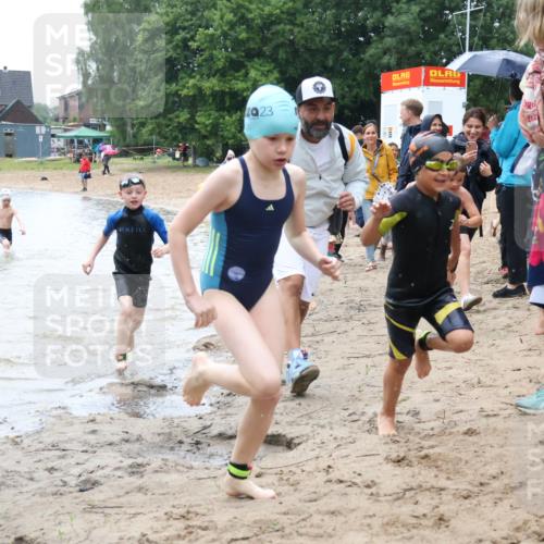 21.06.2025 - 27. Vierlanden-Triathlon Lena Gebhardt http://msf.ph/oto/8046744 15.06.2025 15:01:48 Schwimmen  meine-sportfotos.de
