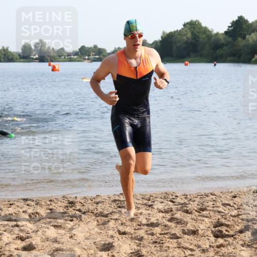 15.06.2025 - 27. Vierlanden-Triathlon Lena Gebhardt http://msf.ph/oto/8046746 15.06.2025 08:43:40 Schwimmen 32, 65, 74, 113 meine-sportfotos.de