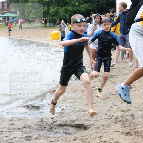 21.06.2025 - 27. Vierlanden-Triathlon Lena Gebhardt http://msf.ph/oto/8046760 15.06.2025 15:01:49 Schwimmen  meine-sportfotos.de