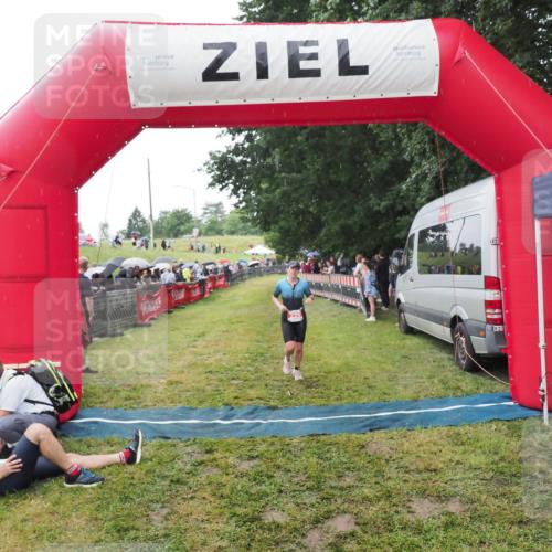 21.06.2025 - 27. Vierlanden-Triathlon MichiJ http://msf.ph/oto/8046767 15.06.2026 14:06:09 Ziel 209, 229 meine-sportfotos.de
