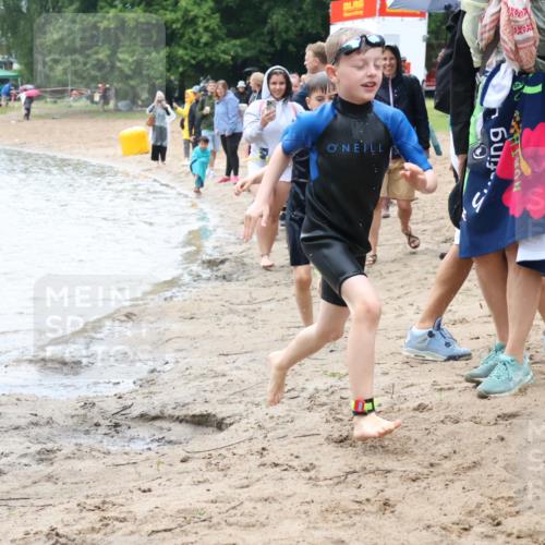 21.06.2025 - 27. Vierlanden-Triathlon Lena Gebhardt http://msf.ph/oto/8046768 15.06.2025 15:01:49 Schwimmen  meine-sportfotos.de