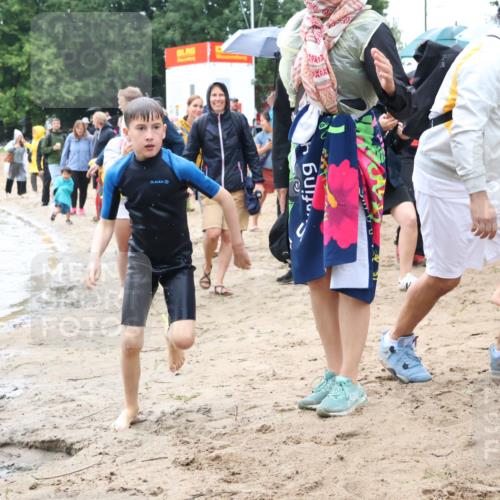 21.06.2025 - 27. Vierlanden-Triathlon Lena Gebhardt http://msf.ph/oto/8046779 15.06.2025 15:01:50 Schwimmen  meine-sportfotos.de