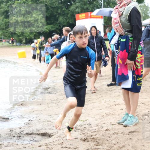 21.06.2025 - 27. Vierlanden-Triathlon Lena Gebhardt http://msf.ph/oto/8046787 15.06.2025 15:01:50 Schwimmen  meine-sportfotos.de