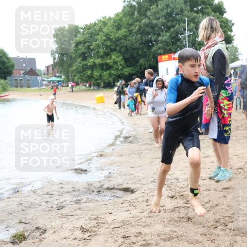 21.06.2025 - 27. Vierlanden-Triathlon Lena Gebhardt http://msf.ph/oto/8046794 15.06.2025 15:01:51 Schwimmen  meine-sportfotos.de