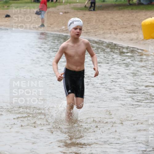 21.06.2025 - 27. Vierlanden-Triathlon Lena Gebhardt http://msf.ph/oto/8046798 15.06.2025 15:01:52 Schwimmen  meine-sportfotos.de