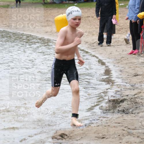 21.06.2025 - 27. Vierlanden-Triathlon Lena Gebhardt http://msf.ph/oto/8046813 15.06.2025 15:01:52 Schwimmen  meine-sportfotos.de