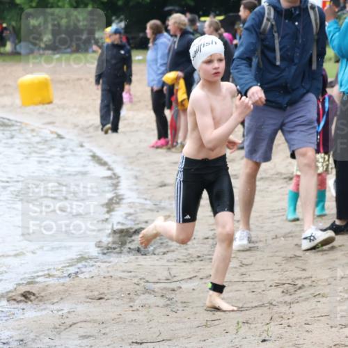 21.06.2025 - 27. Vierlanden-Triathlon Lena Gebhardt http://msf.ph/oto/8046816 15.06.2025 15:01:53 Schwimmen  meine-sportfotos.de