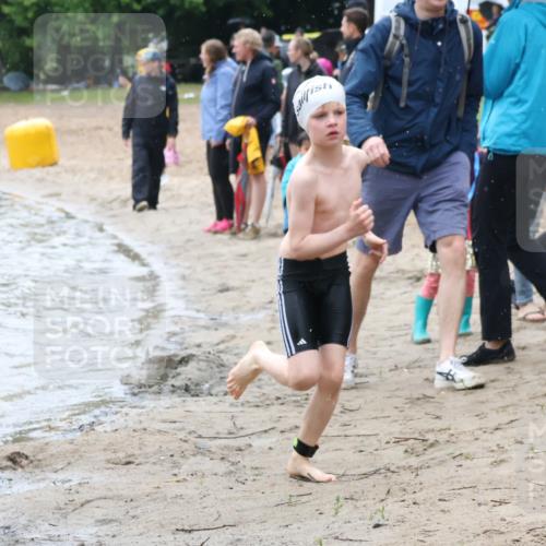 21.06.2025 - 27. Vierlanden-Triathlon Lena Gebhardt http://msf.ph/oto/8046820 15.06.2025 15:01:53 Schwimmen  meine-sportfotos.de
