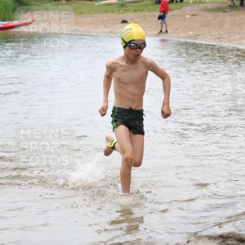 21.06.2025 - 27. Vierlanden-Triathlon Lena Gebhardt http://msf.ph/oto/8046842 15.06.2025 15:01:56 Schwimmen  meine-sportfotos.de