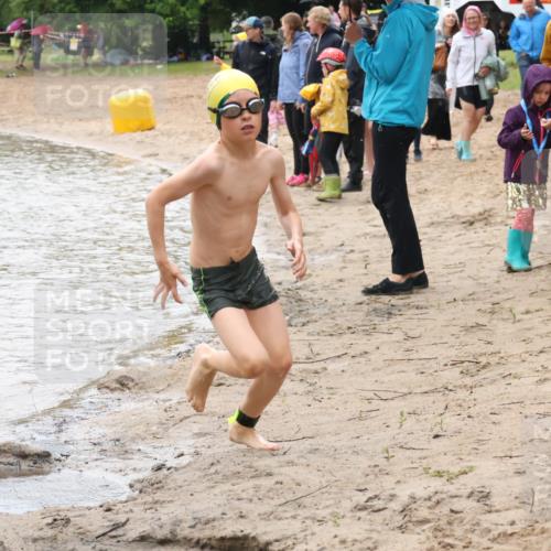 21.06.2025 - 27. Vierlanden-Triathlon Lena Gebhardt http://msf.ph/oto/8046855 15.06.2025 15:01:57 Schwimmen  meine-sportfotos.de