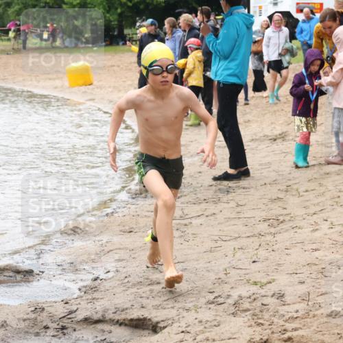 21.06.2025 - 27. Vierlanden-Triathlon Lena Gebhardt http://msf.ph/oto/8046862 15.06.2025 15:01:57 Schwimmen  meine-sportfotos.de