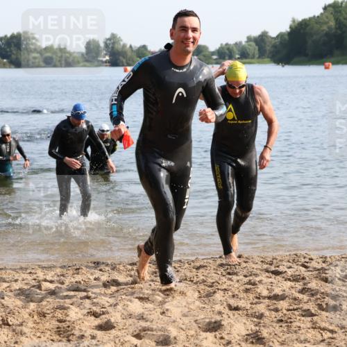 15.06.2025 - 27. Vierlanden-Triathlon Lena Gebhardt http://msf.ph/oto/8046876 15.06.2025 08:43:57 Schwimmen 23, 84, 97, 113, 153, 183 meine-sportfotos.de