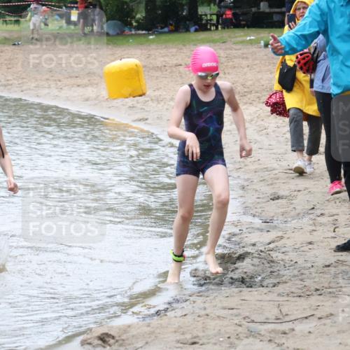 21.06.2025 - 27. Vierlanden-Triathlon Lena Gebhardt http://msf.ph/oto/8046878 15.06.2025 15:02:11 Schwimmen  meine-sportfotos.de