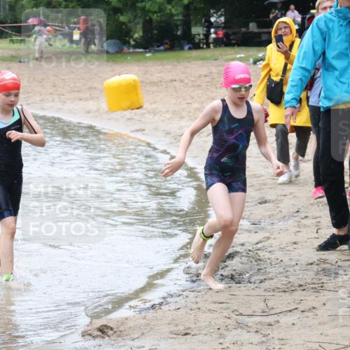 21.06.2025 - 27. Vierlanden-Triathlon Lena Gebhardt http://msf.ph/oto/8046882 15.06.2025 15:02:12 Schwimmen  meine-sportfotos.de