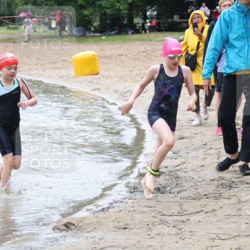 21.06.2025 - 27. Vierlanden-Triathlon Lena Gebhardt http://msf.ph/oto/8046885 15.06.2025 15:02:12 Schwimmen  meine-sportfotos.de