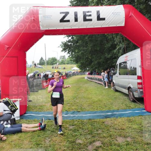 21.06.2025 - 27. Vierlanden-Triathlon MichiJ http://msf.ph/oto/8046891 15.06.2026 14:07:32 Ziel 955 meine-sportfotos.de