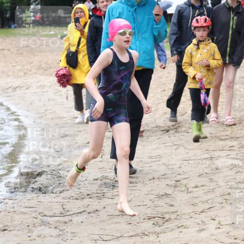 21.06.2025 - 27. Vierlanden-Triathlon Lena Gebhardt http://msf.ph/oto/8046894 15.06.2025 15:02:12 Schwimmen  meine-sportfotos.de