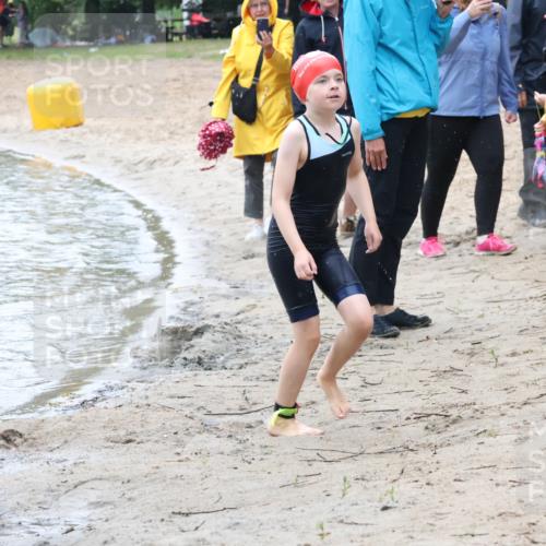 21.06.2025 - 27. Vierlanden-Triathlon Lena Gebhardt http://msf.ph/oto/8046910 15.06.2025 15:02:13 Schwimmen  meine-sportfotos.de