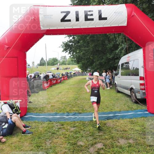 21.06.2025 - 27. Vierlanden-Triathlon MichiJ http://msf.ph/oto/8046911 15.06.2026 14:08:03 Ziel 1183 meine-sportfotos.de