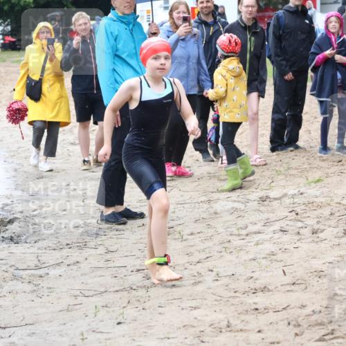 21.06.2025 - 27. Vierlanden-Triathlon Lena Gebhardt http://msf.ph/oto/8046918 15.06.2025 15:02:14 Schwimmen  meine-sportfotos.de