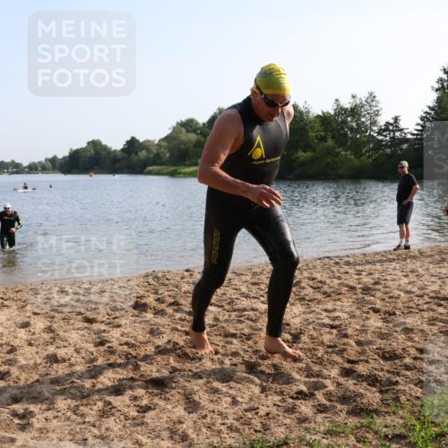 15.06.2025 - 27. Vierlanden-Triathlon Lena Gebhardt http://msf.ph/oto/8046920 15.06.2025 08:44:01 Schwimmen 23, 84, 97, 153, 183 meine-sportfotos.de