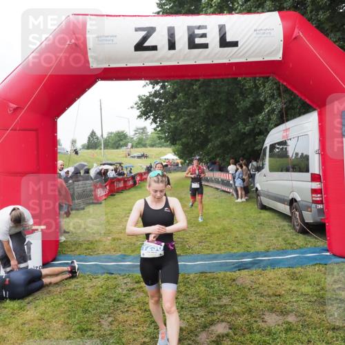 21.06.2025 - 27. Vierlanden-Triathlon MichiJ http://msf.ph/oto/8046946 15.06.2026 14:09:08 Ziel 218, 1180, 1230 meine-sportfotos.de
