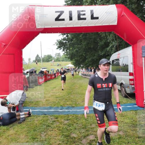 21.06.2025 - 27. Vierlanden-Triathlon MichiJ http://msf.ph/oto/8047002 15.06.2026 14:09:25 Ziel 1133, 1191, 1222 meine-sportfotos.de