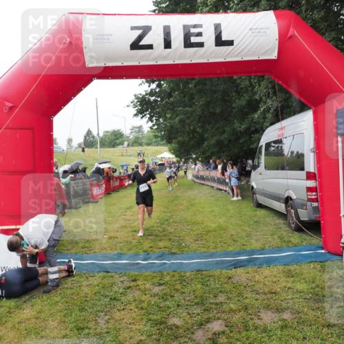 21.06.2025 - 27. Vierlanden-Triathlon MichiJ http://msf.ph/oto/8047010 15.06.2026 14:09:26 Ziel 1133, 1191, 1222 meine-sportfotos.de