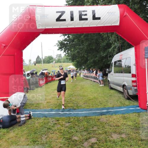 21.06.2025 - 27. Vierlanden-Triathlon MichiJ http://msf.ph/oto/8047017 15.06.2026 14:09:26 Ziel 1133, 1191, 1222 meine-sportfotos.de